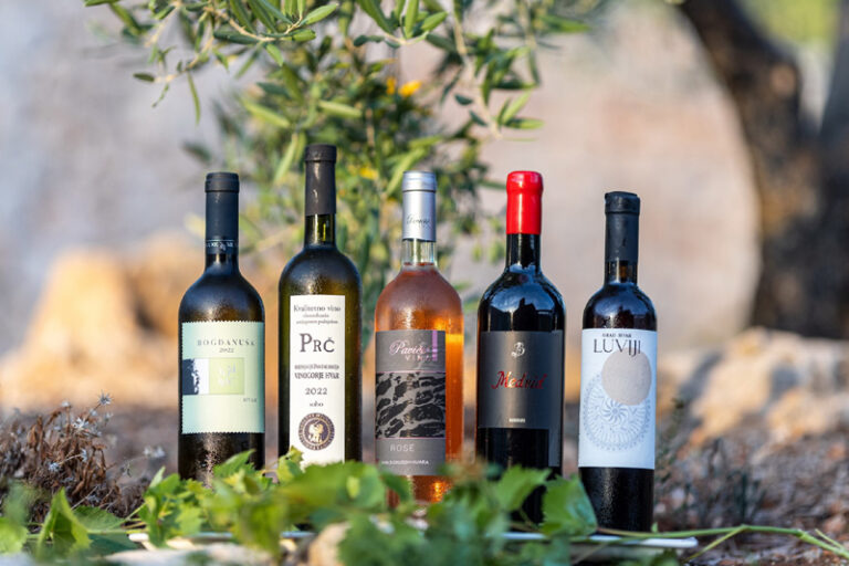 Nezaboravna hvarska večera s kušanjem maslinova ulja Seca Eva Marija i hvarskih vina – naslijepo!